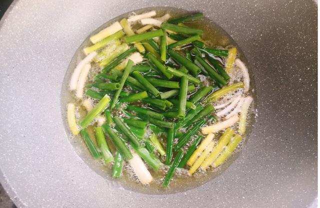 用简单的做法做出来难忘的味道，学会做给家人吃，我家连吃都不腻