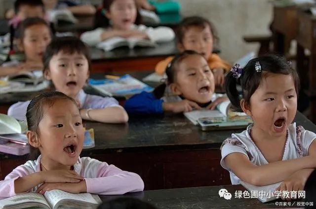 「夕阳下的彩虹」“教师送外卖，值得点赞，去补课就是有违师德”，你赞同吗？