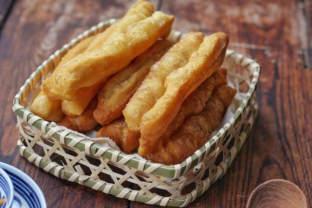 比辣椒还要伤胃的4种早餐，医生：建议少吃，早餐应当营养均衡