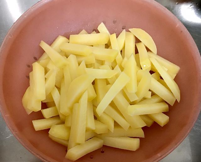 孩子爱吃炸薯条，自家在家不用油也能做，不油炸更健康