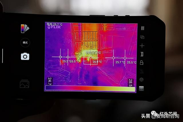 遨游A9三防手机集成FLIR红外热成像传感器