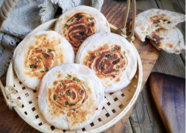 腐乳味的葱香饼，味道好吃，这才是真香