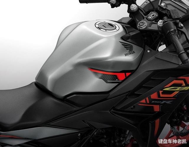 本田高颜值、高配置小钢炮CBR150R更新2021款