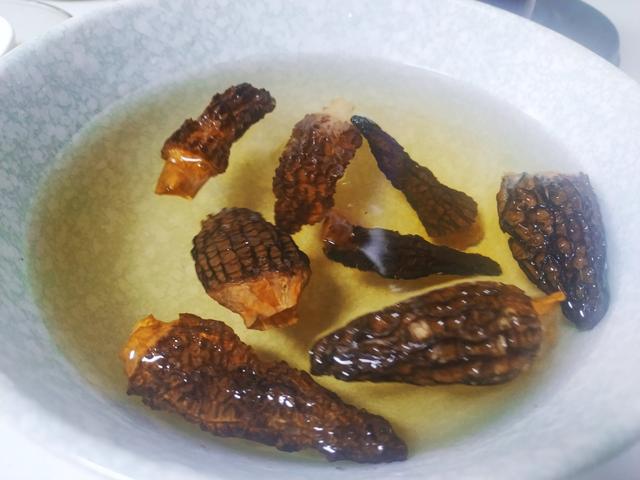 天气越来越冷，吃腻了羊肉汤，不妨试试它，价格便宜，人人吃得起