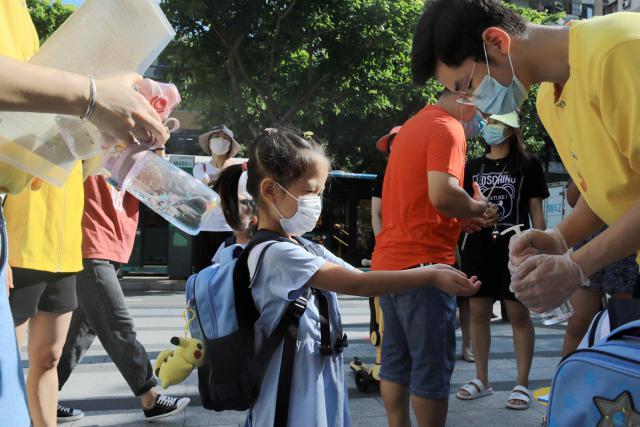 新华网客户端|图集|小萌娃“回笼”,深圳1537所幼儿园今日开园