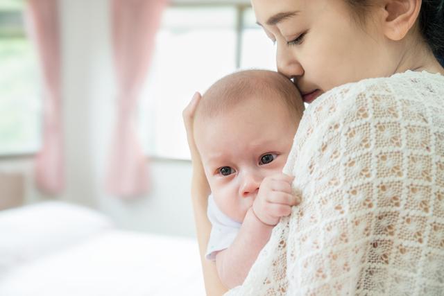 超级宝妈：父母离开孩子就哭闹？“分离情绪”要重视，巧用3招助娃适应分离