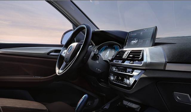 豪华电动车“硬碰硬”，iX3不豪华，EQC技术差