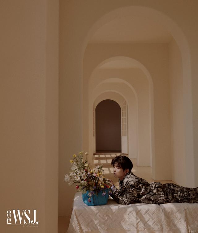 董子健杂志大片 再现中世纪油画质感新华网客户端