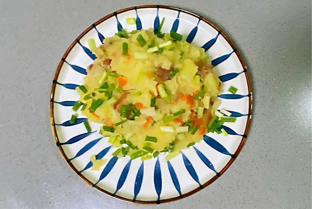 星星点灯|【孕妇食谱】猪油渣土豆泥，绵沙香软，口口香脆，连吃三天不会烦