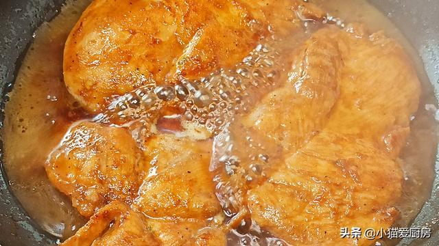 教你香煎鸡胸肉的做法，肉质软嫩不发柴，比买的鸡排好吃，真香