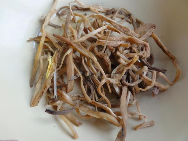 冷天吃它正合适，咬一口唇齿留香，比吃肉还过瘾，营养美味又解馋