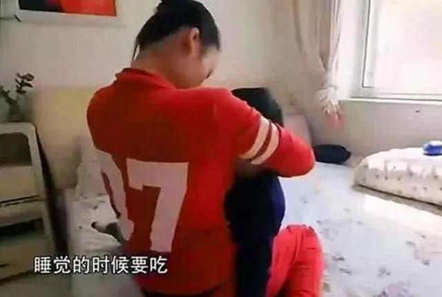 暖栀|“12岁男孩一天3次母乳”“母亲下跪求儿子上学”：纵子如杀子，溺爱不是爱