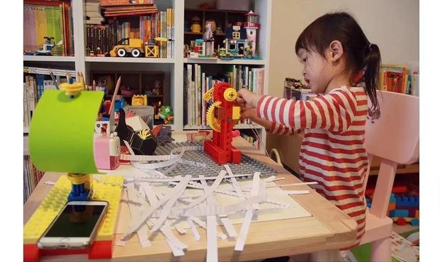 你的育儿经▲简单又美腻的宅家小手工，第一个就把女儿迷住了