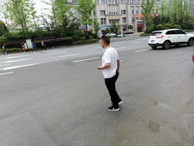 亲亲一家人|【曝光台】家长，您好！请不要把您的不文明行为传染给孩子