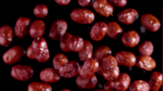 来自陕北的黄米年糕，吃出来的软糯儿，枣香浓郁！煎炸蒸皆可