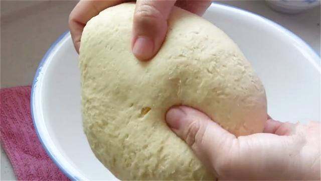 冬天的山药火了，加一碗面粉，不加水不加油，香甜松软，健脾益胃