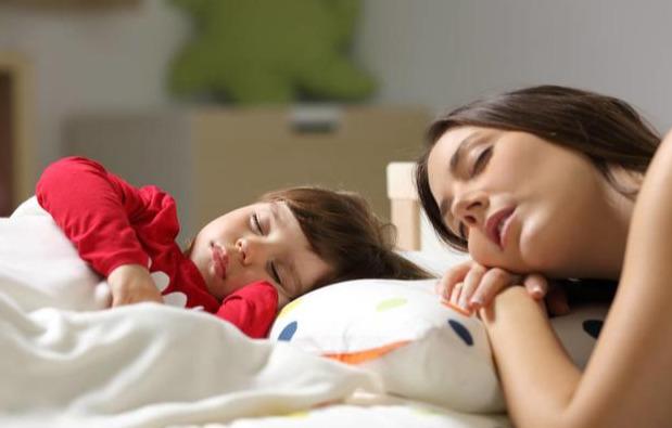 你的育儿经|初三女生：妈，能别抱弟弟接我吗？二胎年龄差距大存在的“暗伤”