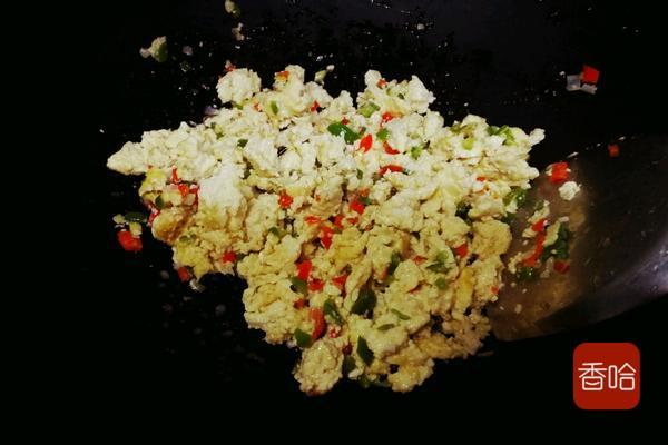 豆腐和鸡蛋这新吃法，炒一锅米饭不够吃，三两下就做好