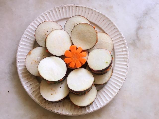 油炸的茄盒太腻了，还是蒸着原汁原味，好吃不上火