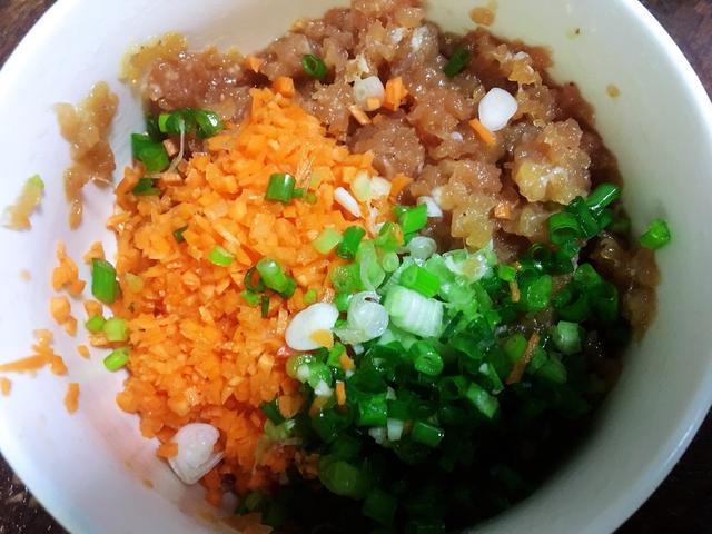 油炸的茄盒太腻了，还是蒸着原汁原味，好吃不上火