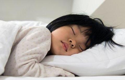 超级宝妈|孩子性格孤僻,竟是尿床引起的!专家道出儿时尿床真相