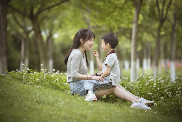 「超级宝妈」戒了尿不湿大半年，孩子又开始频繁尿裤子？3步找准原因轻松应对