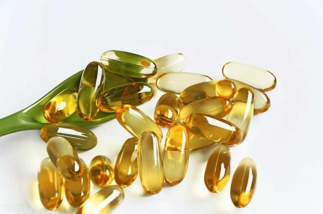 男人50岁后，健康开始走下坡路，除了勤喝水，要养成6个好习惯