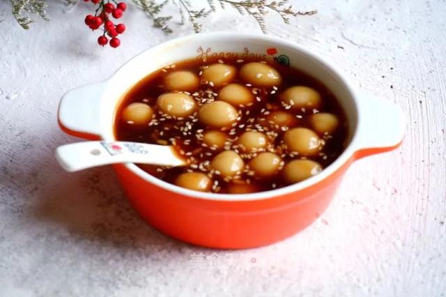 天气凉别再吃冷饮了，试试这道甜品吧！超级好吃又补气血哦