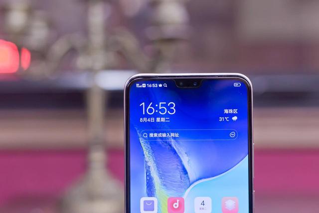 vivo S7月光白图赏：5G时代中轻盈的白色精灵