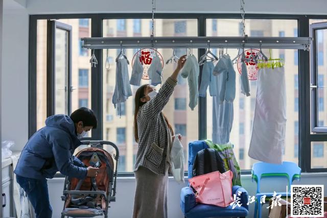 「你的育儿经」感染新冠肺炎的孕妈妈产女23天后，一家三口终于团聚了