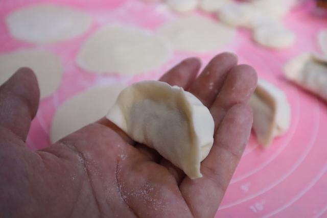 天一冷就馋热腾腾的饺子，这两种素菜做馅料，比肉馅还好吃