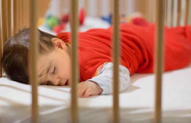 最爱笑的人|趴着睡、侧着睡、大字型睡,孩子的不同睡姿,暗示将来性格的不同