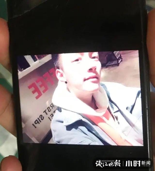 上观新闻|浙江19岁小伙被蛇咬伤，抽血时吓懵：血怎么像牛奶！网友：是蛇“救”了你啊