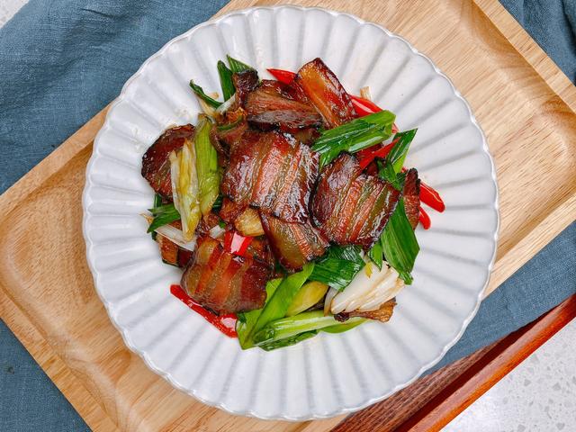 没有地方熏腊肉，试试酱油肉，2步就完成，色泽红亮比腊肉还好吃