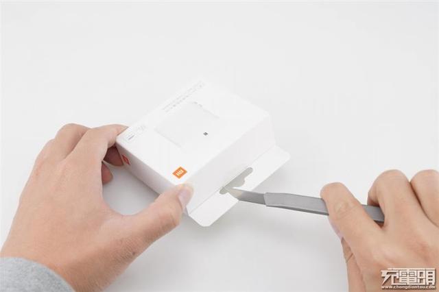 #环球网#体积缩减27% 小米65W PD充电器评测