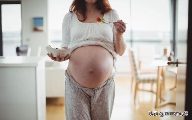 「超级宝妈」孕期这样睡觉，不利于孕妇和胎儿的健康，孕妈请注意