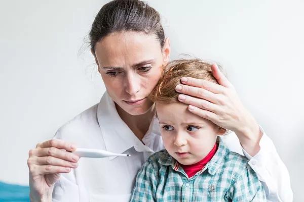 「超级宝妈」孩子发烧，多少度可以用药？有哪些退烧药？