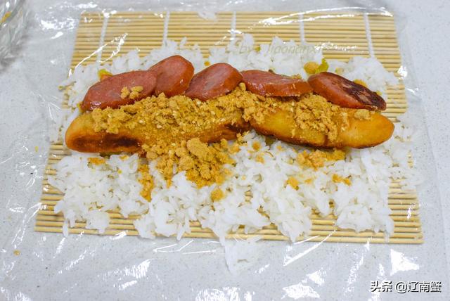 早餐主食别老是包子馒头，卷个饭团当早餐，孩子吃得可香了