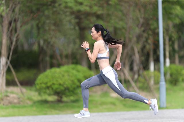 亲亲一家人|乘风破浪的跑圈姐姐！看她如何把运动融入宝妈生活
