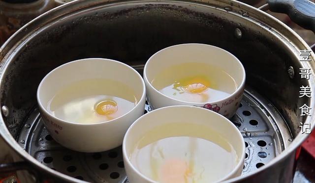 荷包蛋学会这样做，天天吃都不腻，营养下饭又解馋，实在太香了