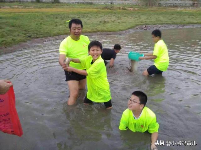 「你的育儿经」女儿假期去姥姥家住后！没想到竟成“村霸”？宝妈都快认不出