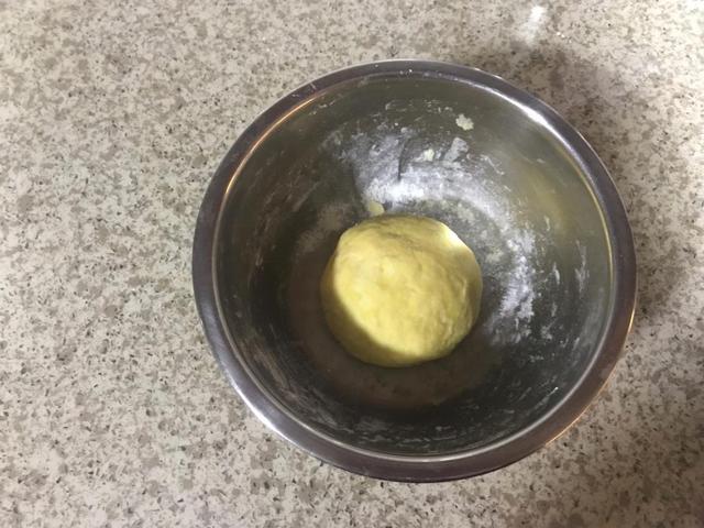 分享迷你小油条的做法，香酥可口，老少皆宜，做法超简单，一起学