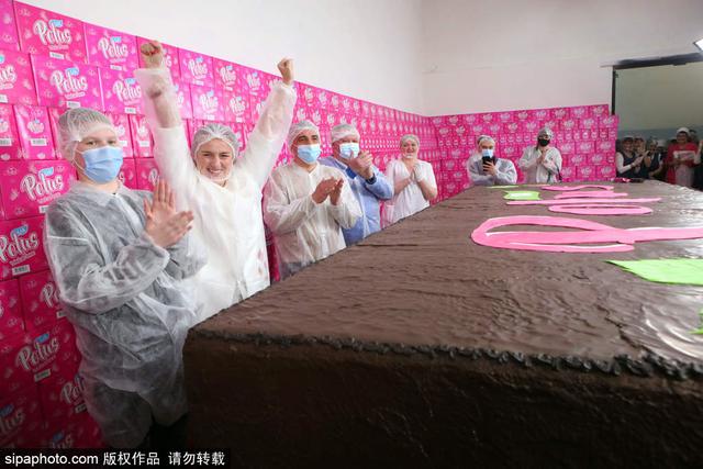 巧克力|乌克兰制作世界最大巧克力威化棒