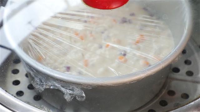 早餐试试这样做，不用揉不用擀，筷子搅一搅，出锅香甜松软，真香