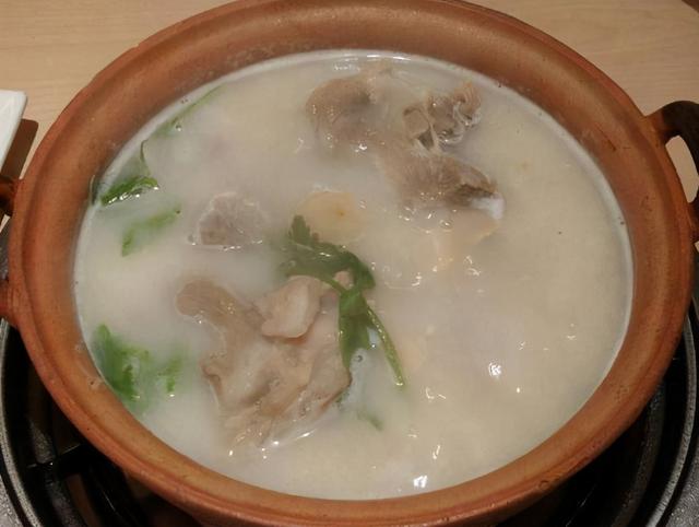 炖骨头汤，牢记“3大窍门”，汤汁浓白，鲜美无腥味，很实用