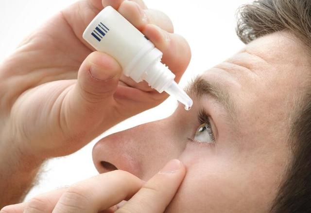 眼睛|眼睛护理很重要，不要在光线暗的地方看书