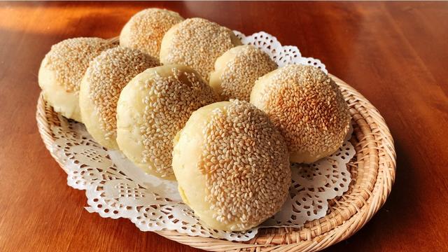 早餐又有新花样了！萝卜丝酥饼，松软可口，酥到掉渣吃时得用手接