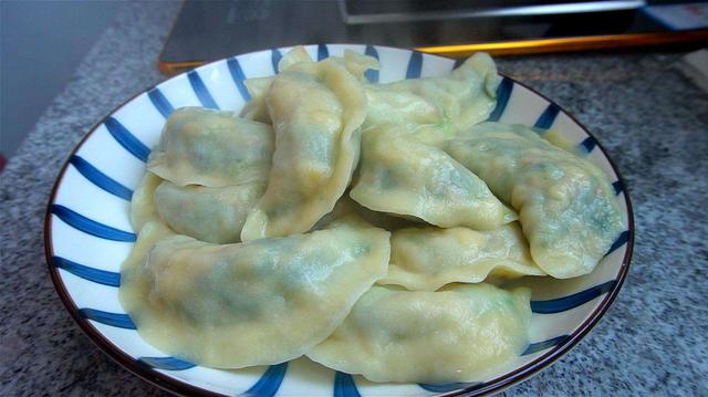 明日冬至！学会这样做菠菜猪肉水饺，营养美味又能解馋，很过瘾