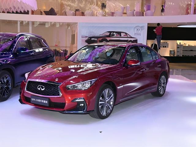 2.0T+7AT，211马力，4年质保，销量口碑都不错