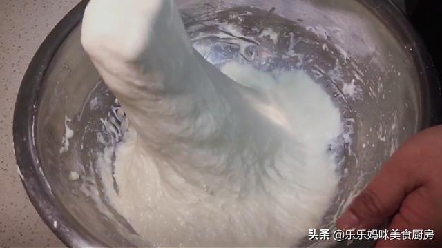 懒人凉皮想要好吃，可不是直接调面糊那么简单，教你正确做法，香